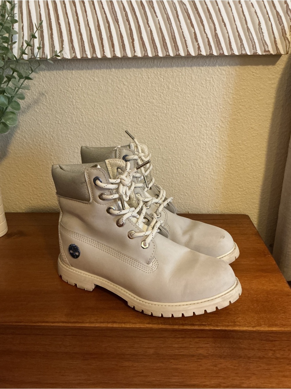 Timberland Women's Lace-Up White/Tan Collar Work Boots